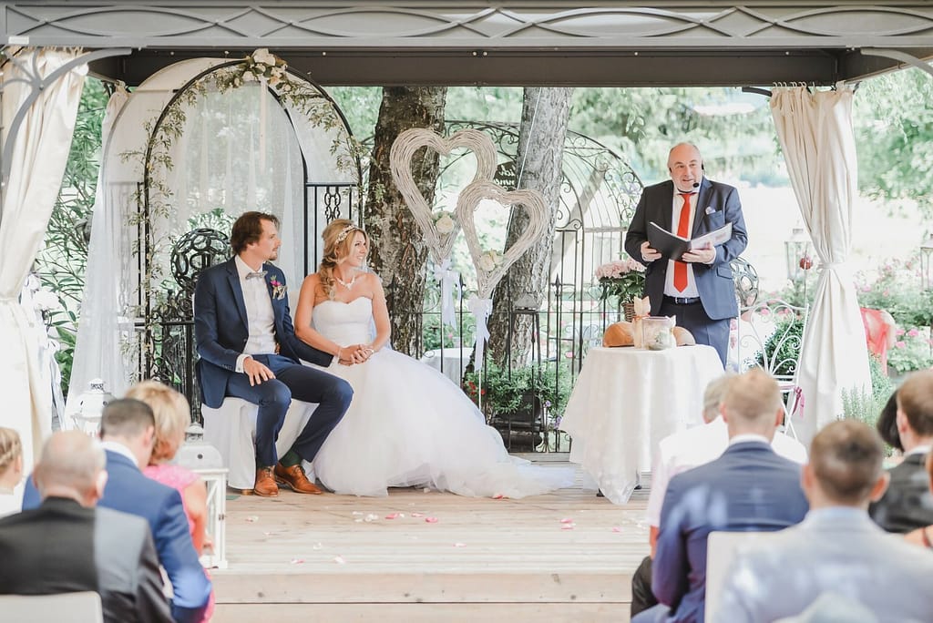 Freie Trauung im Freien - Trauredner für Hochzeitszeremonie Schweiz 7 Freier Trauredner, Heiraten in der Schweiz